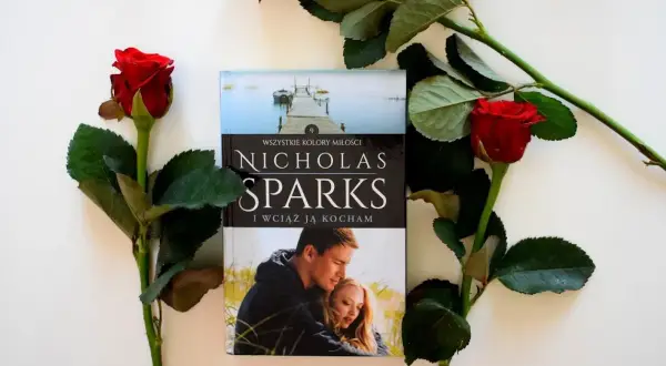 I wciąż ją kocham: Recenzja Nicholasa Sparksa. Przeczytać czy odpuścić?